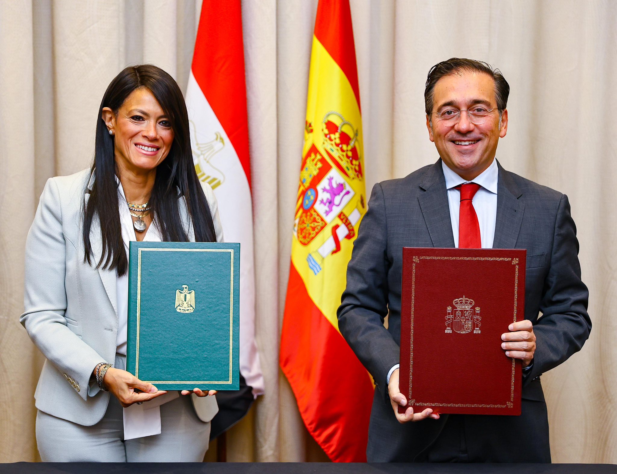Egipto y España estrechan su cooperación con la firma de la Alianza para el Desarrollo Sostenible 2025-2030 durante la visita de SSMM al país